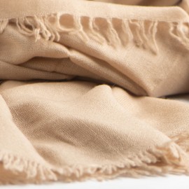 Sandfärgad sjal i handvävd kashmir