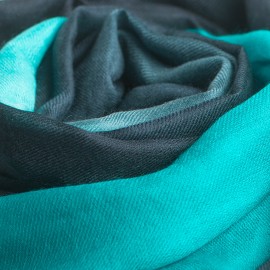 Dip-dye sjal i marinblå/turkos