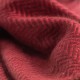 Rød scarf i fiskbensmönster i kashmir och ull