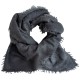 Grå kvadratisk scarf med fransar