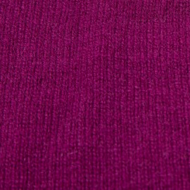 Plommonf&auml;rgad halsv&auml;rmare i stickad kashmir