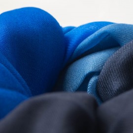 Tvåfärgad pashminasjal i svart och blått