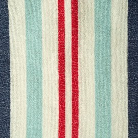 Oversize halsduk i benvit med blå och röda ränder